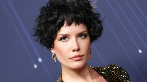 Halsey’s Tropical Moonstone Manicure Is Serving ’90s Vacation Vibes – See Photos